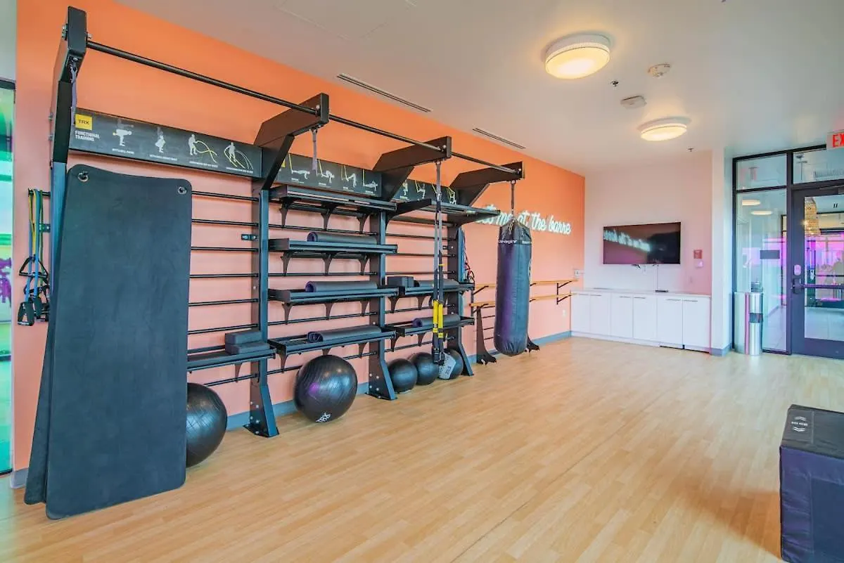 Chic Studio - Modern High Rise Dt, Pool, Gym, Parking フェニックス アパート