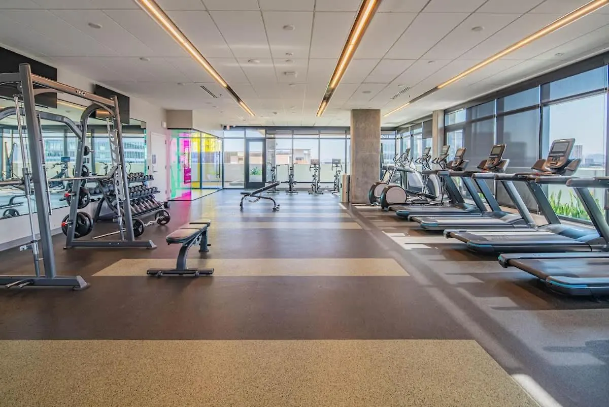 アパート Chic Studio - Modern High Rise Dt, Pool, Gym, Parking フェニックス 米国